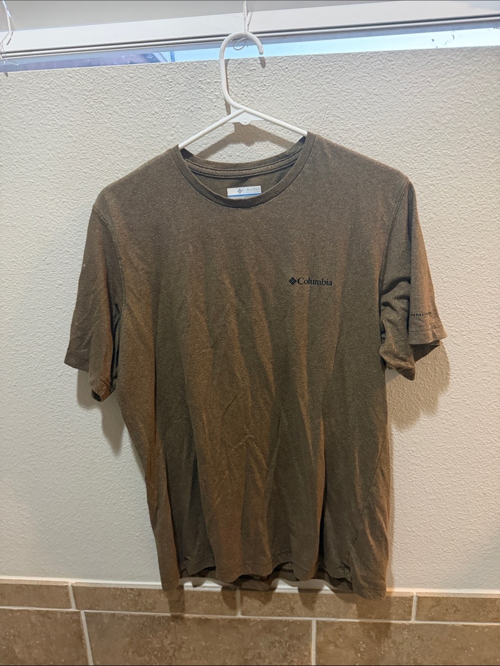 Columbia Men’s Short Sleeve Tee in Olive